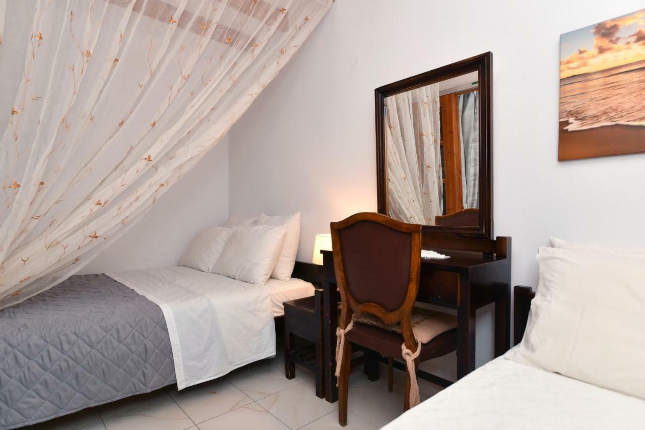 Batistas Apartments Naoussa Esterno foto